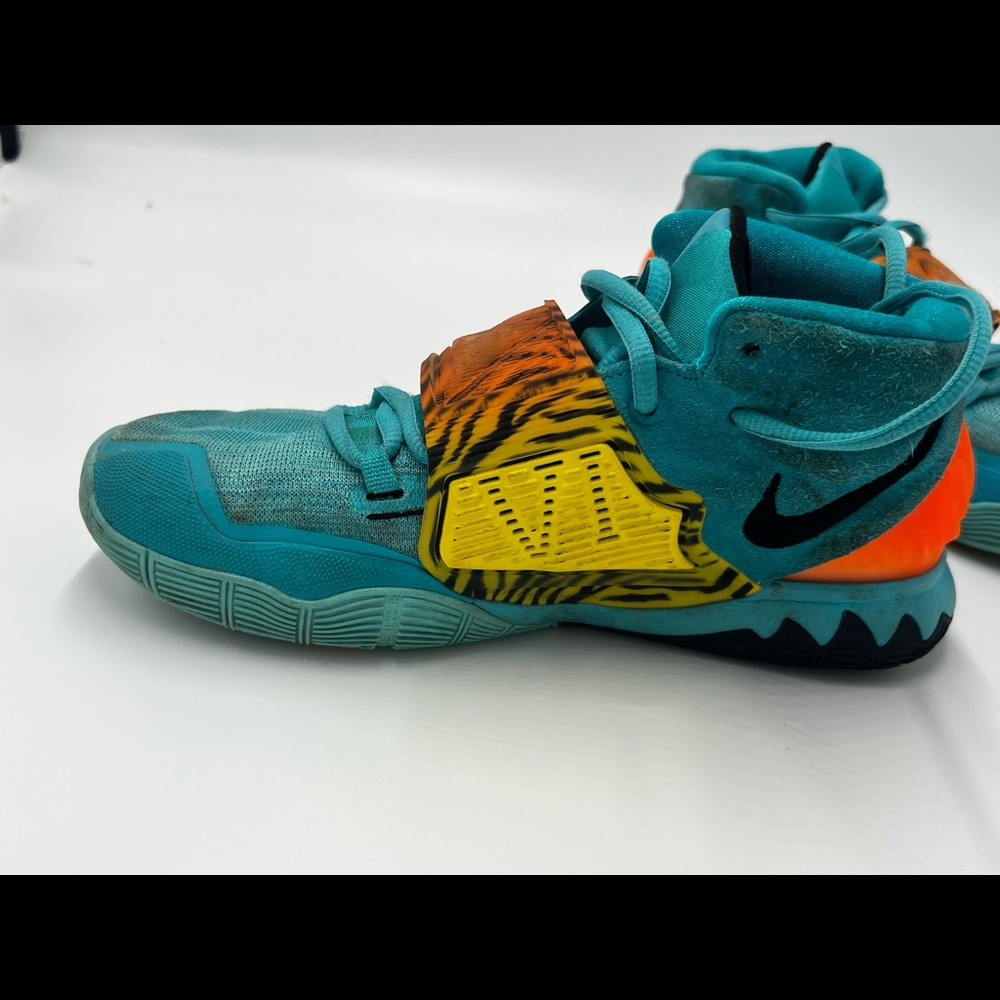 5.5 (GS)Nike Kyrie Oracle Aqua/Black-opti yellow  RARE!!!
